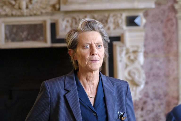 Juliette Plumecocq-Mech : l'androgyne de 1,78m qui brouille les pistes depuis 35 ans